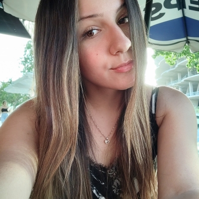 Десислава Чакърова 